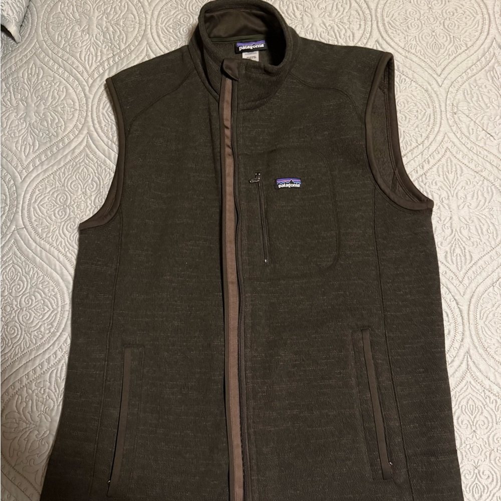 Patagonia men’s better sweater fleece vest, large olive green